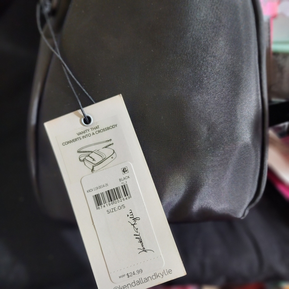 4pc KENDALL + KYLIE 4pc KENDALL + KYLIE MAKEUP BRUSH-HOLDER, MAKE-UP POUCH, CARD - Picture 7 of 9